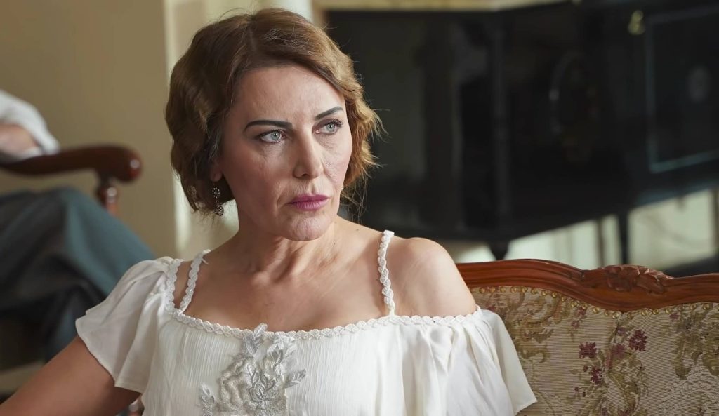 Ayten Soykök aracıyla yayaların arasına daldı!
