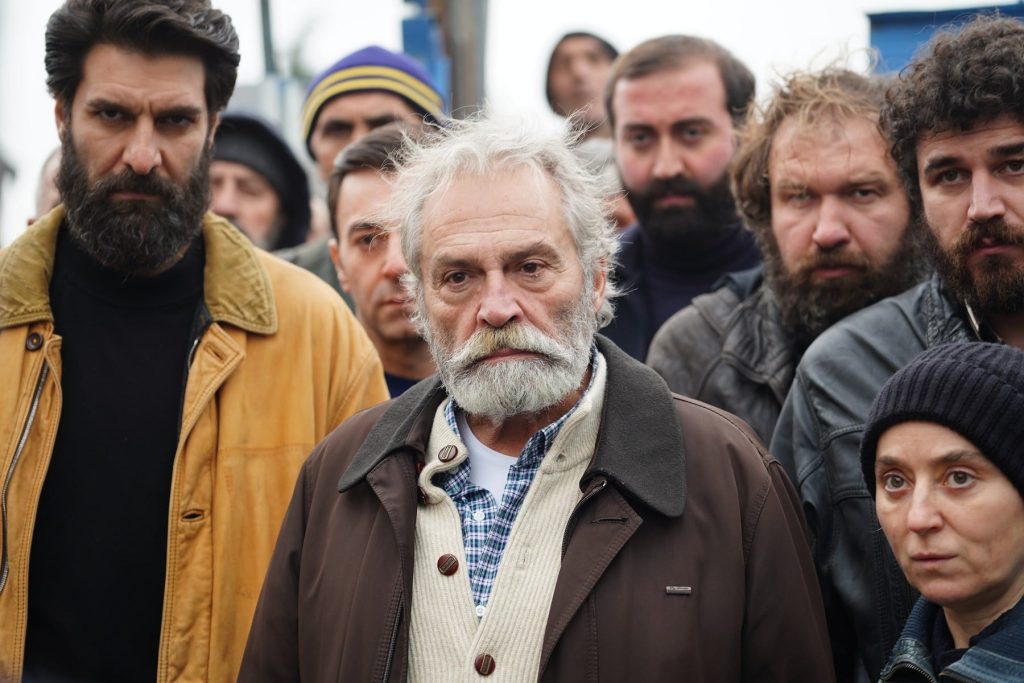 Baba'nın 28. Bölümünde Servet kendini ateşe attı!