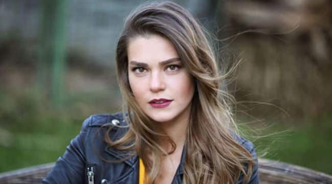 Babil Ayşe (Aslı Enver) kimdir?