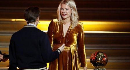 Ballon d'Or ödülünü kazanan ilk kadın futbolcuya yayın sırasında cinsiyetçilik yapıldı!