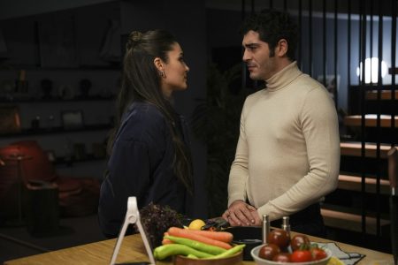 Bambaşka Biri 14. Bölümde Leyla