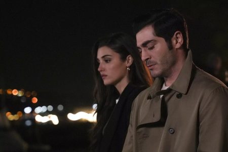Bambaşka Biri 6. Bölümde Kenan ve Leyla'nın arasında yaşananlar geceye damgasını vurdu!