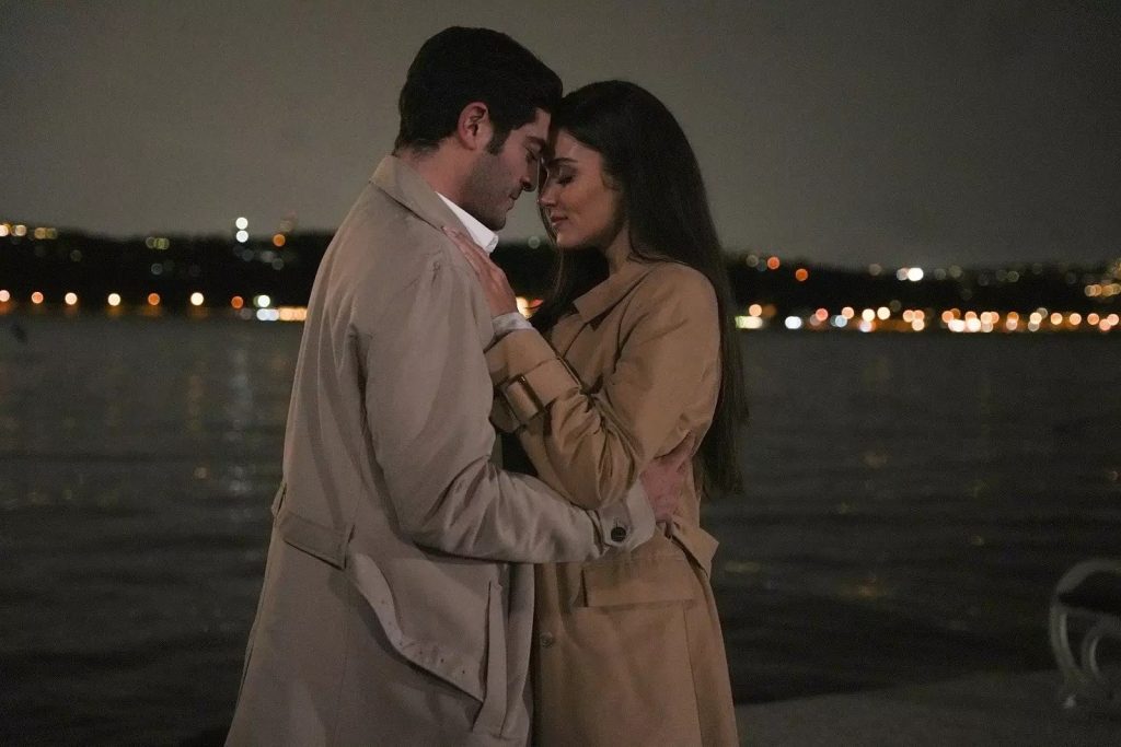 Bambaşka Biri 7. Bölümde Leyla'nın hayatı tehlikeye girdi!