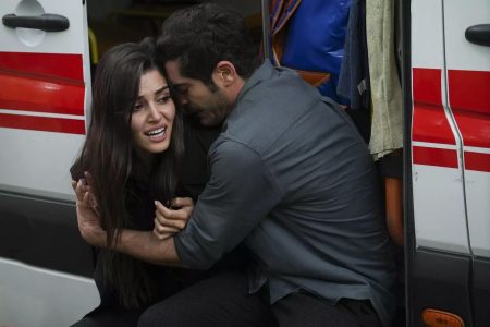 Bambaşka Biri 9. Bölümde ortalık karıştı! Leyla savcı kaçırıldı!