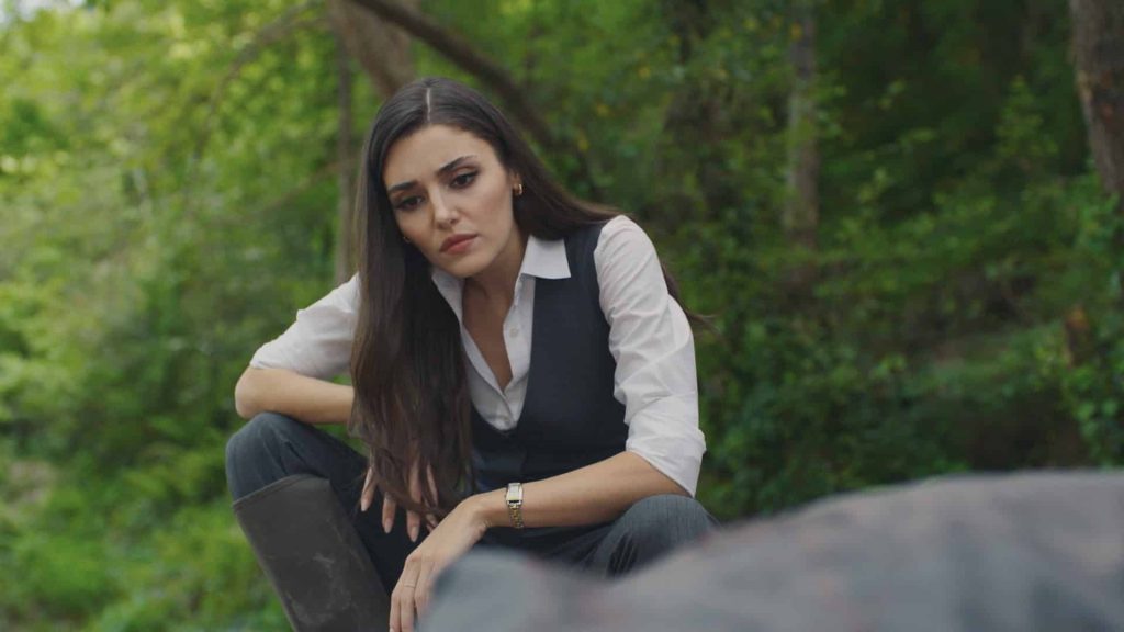 Bambaşka Biri ilk bölümüyle ekran serüvenine başladı! Kenan'ın geçmişten gelen sırrı ortaya çıktı!