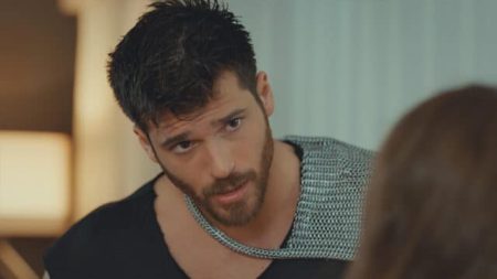 Bay Yanlış Özgür (Can Yaman) kimdir? Yaşı
