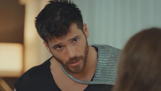 Bay Yanlış Özgür (Can Yaman) kimdir? Yaşı