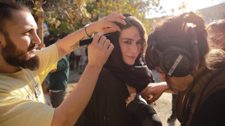 Belçim Bilgin Fate karakteri için Roza setinde yerini aldı!