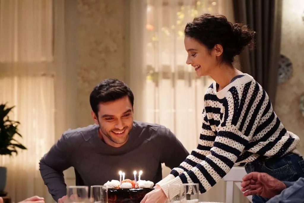 Benim Güzel Ailem 20. Bölümde Damla bütün aileyi sevindiren o haberi verdi!