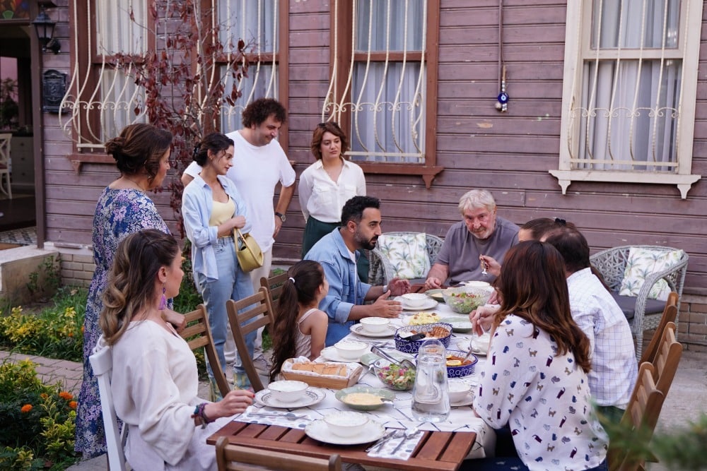 Benim Güzel Ailem 6. Bölümde olanlar oldu! Rasim tüm aileyi bir araya topladı!