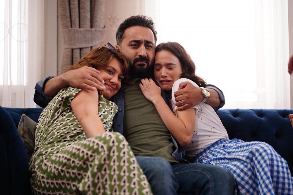 Benim Güzel Ailem 8. Bölümde zor anlar yaşandı! Rasim ve ailesi evsiz mi kalacak?