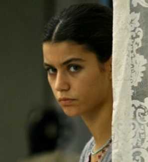 Beren Saat dizide nasıl ağlıyor