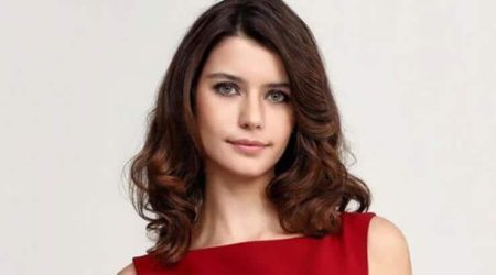 Beren Saat nasıl ünlü oldu? İşte sevilen ismin ünlü olma macerası...