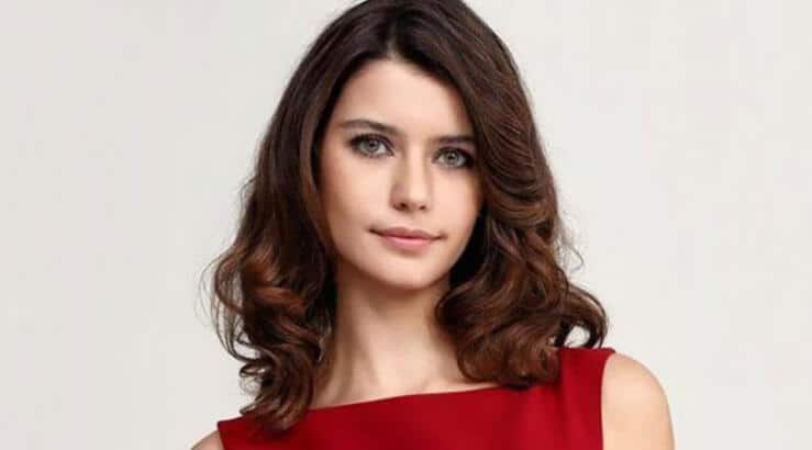 Beren Saat nasıl ünlü oldu? İşte sevilen ismin ünlü olma macerası...