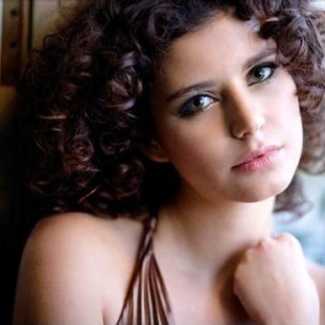 Beren Saat Servet Kazandı