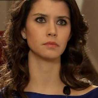 Beren Saat sonunda twitter'daki sahte hesaplara kızıp resmi hesabını açtı