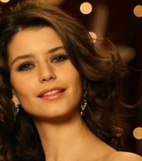 Beren Saat’in aleyhine tanıklık etti