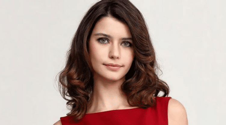 Beren Saat'in Netflix dizisinin yönetmeni belli oldu!