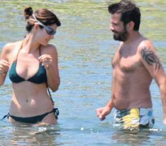 Beren Saat'in yeni filmindeki öpüşme sahnesi soruna yol açtı!