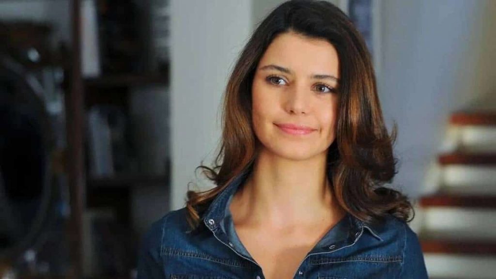 Beren Saat'ten akılları karıştıran açıklama!