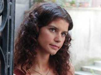 Beren Saat'ten sürpriz dizi