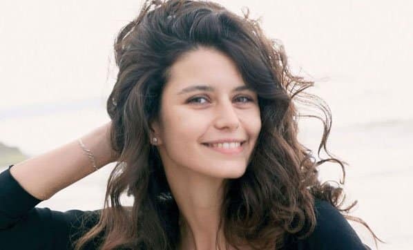 Beren Saat'ten yeni dizi paylaşımı!