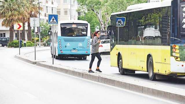 Bergüzar Korel kulaklık yüzünden eziliyordu!