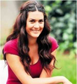 Bergüzar Korel'in yüzündeki değişiklik ne?