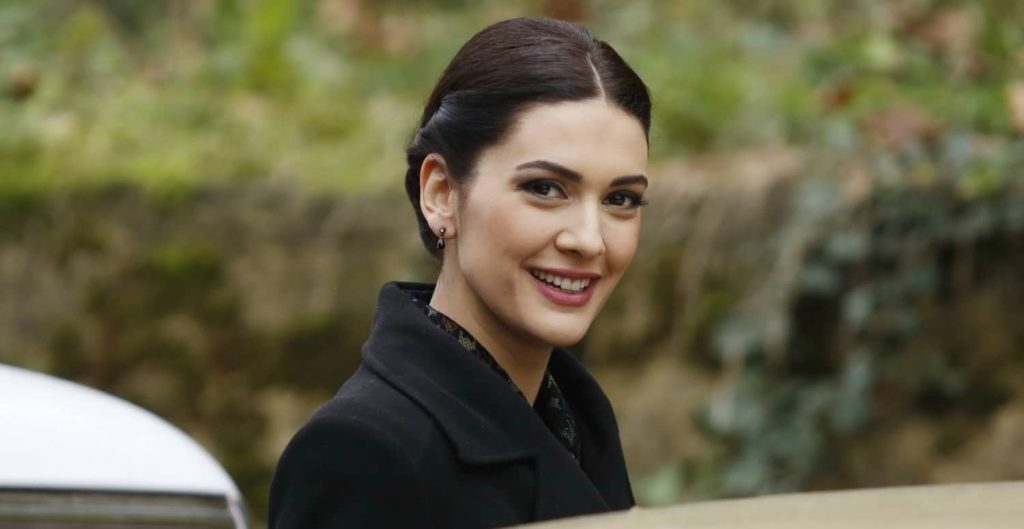 Bergüzar Korel'li "Kanlı Yayın" dizisinin adı değişti! Dizi güçlü oyuncu kadrosuyla geliyor!