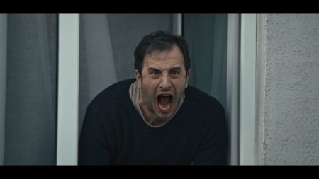 Berkun Oya imzalı yeni mini dizi Kuvvetli Bir Alkış şimdi Netflix'te yayında!