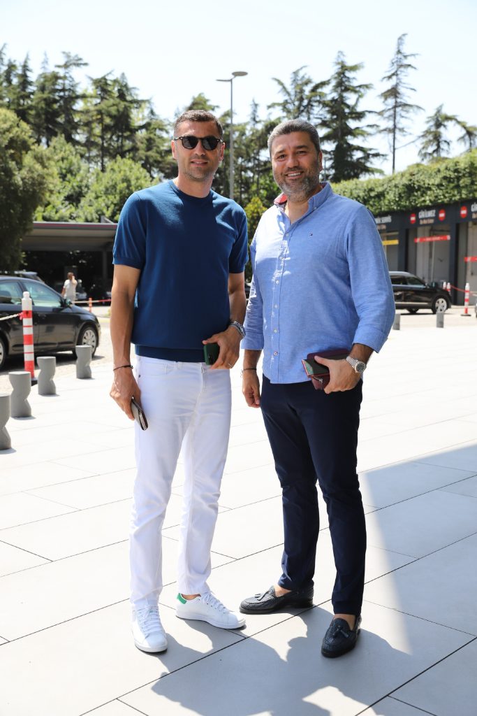 Beşiktaş'ın teknik kadrosunda yer alan Burak Yılmaz'dan hayranlarına jest!