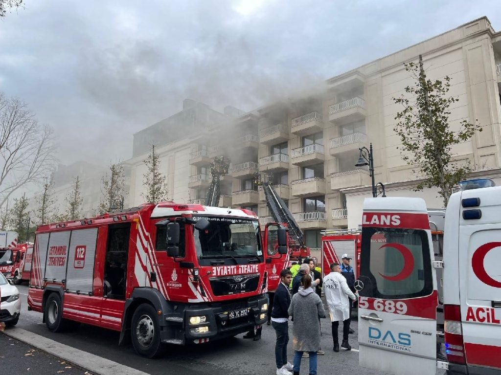 Beşiktaş'taki Çırağan Otel'de yangın çıktı!
