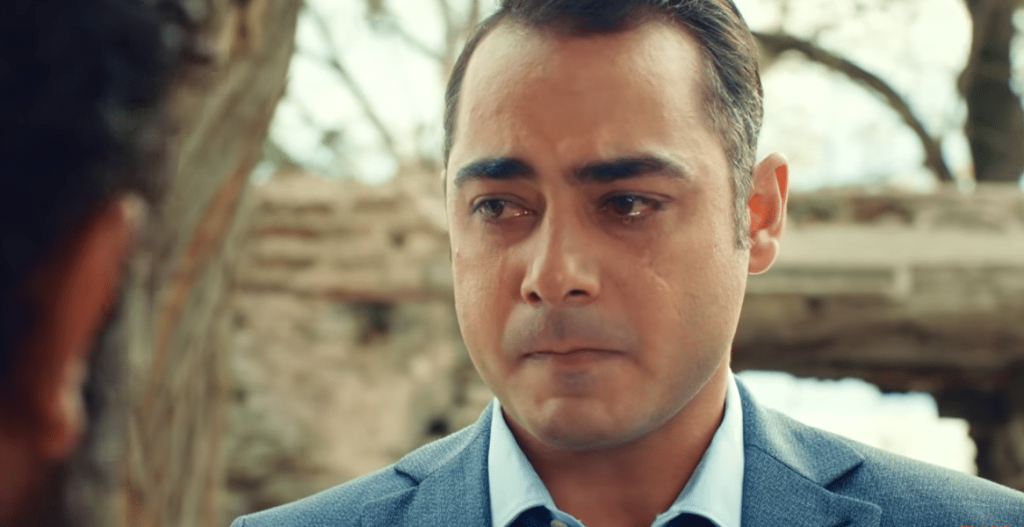 Bir Aile Hikayesi Mahur kimdir?