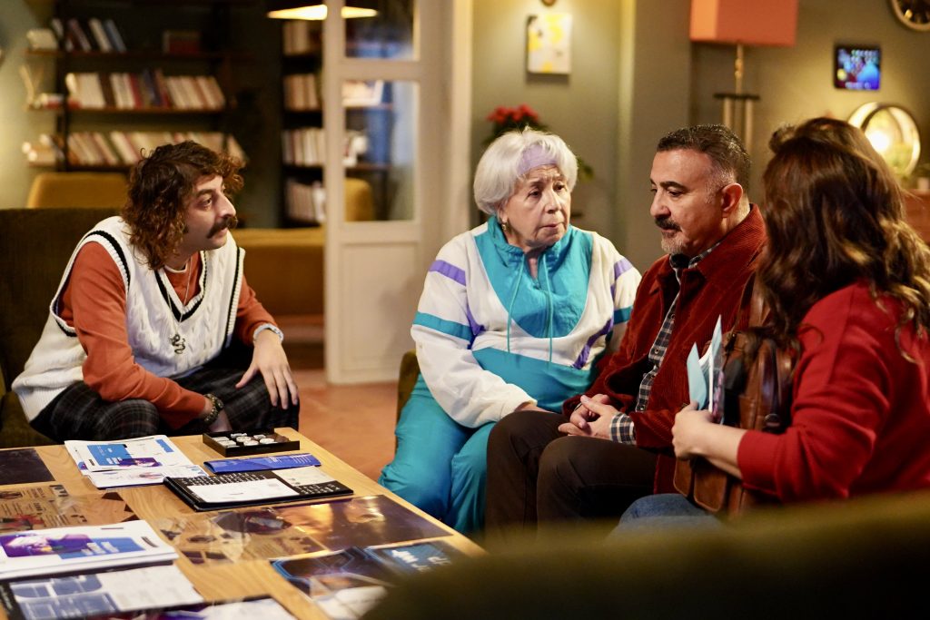 Bir Aziz Nesin uyarlaması 'Mucize Aynalar' ile gelecek günümüzde!