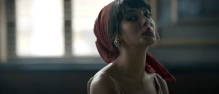BluTV'nin Çağatay Ulusoy ve Selin Şekerci'yi bir araya getiren Yeşilçam dizisinden ilk tanıtım!