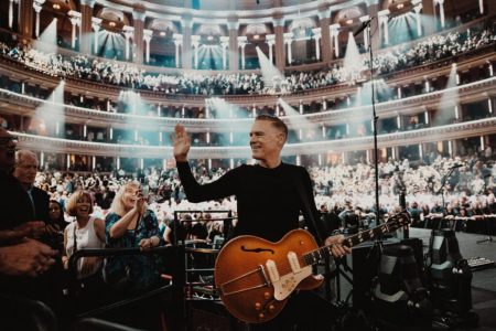 Bryan Adams'dan İstanbul konseri öncesi 2 yeni şarkı!