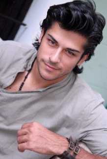 Burak Özçivit’le röportaj