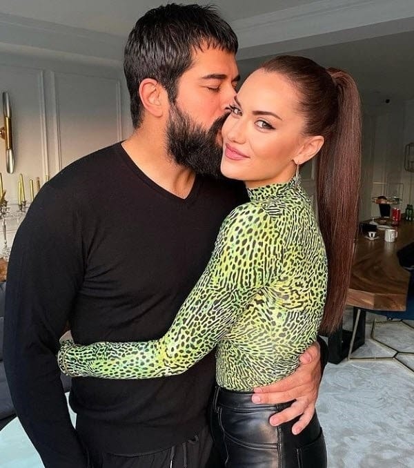Burak Özçivit'ten eşine lüks hediye!