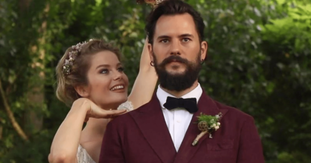 Burcu Biricik'ten hamilelik pozu!