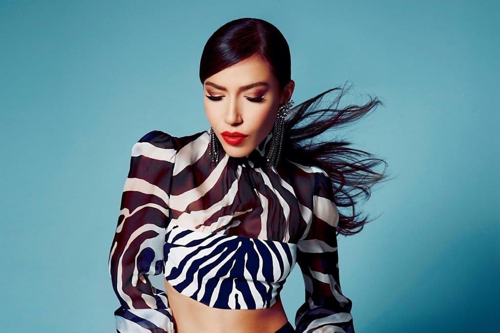 Burcu Güneş'ten milyon dolarlık teknede konser!