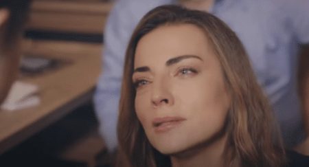 Burcu Kara Kırmızı Oda dizisine konuk oluyor!