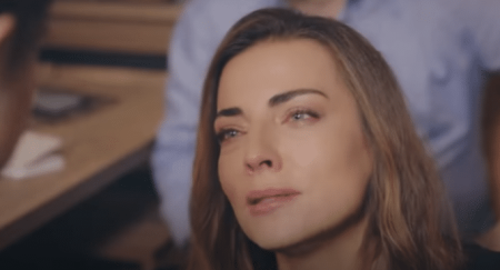 Burcu Kara Kırmızı Oda dizisine konuk oluyor!