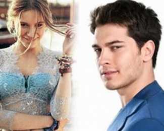 Çağatay Ulusoy ile Serenay Sarıkaya aynı dizide buluştu