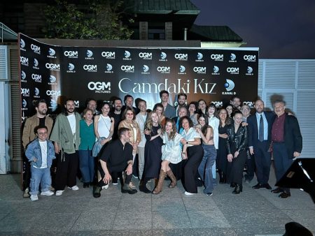 Camdaki Kız ekibi sete işte böyle veda etti! Büyük finale son...