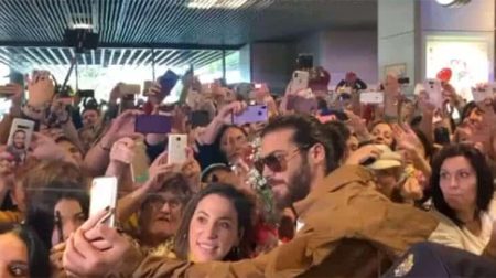 Can Yaman "hayranları kiralık çıktı" haberlerine cevap verdi!