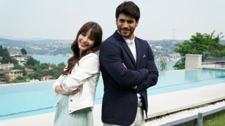 Can Yaman'ın yeni dizisi Bay Yanlış'ın oyuncu kadrosu belli oldu!