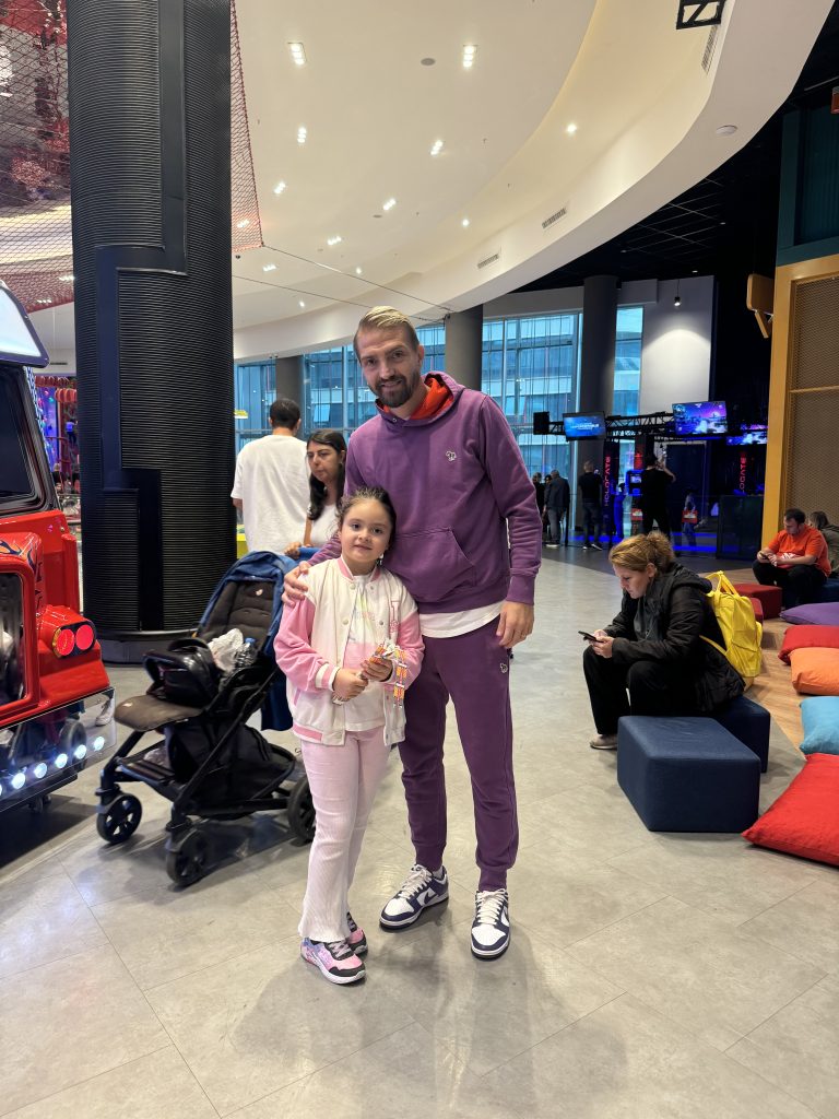 Caner Erkin ve kızı Ela'dan: Neşeli etkinlik!