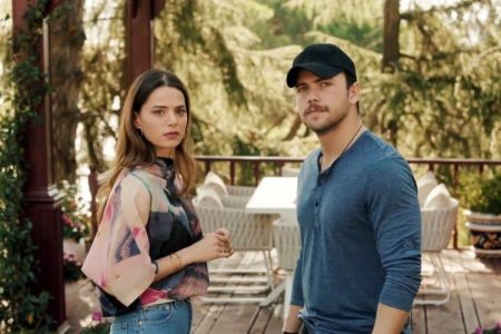 Cansu Dere'nin yeni dizisi Ferhat ile Şirin final mi yaptı?
