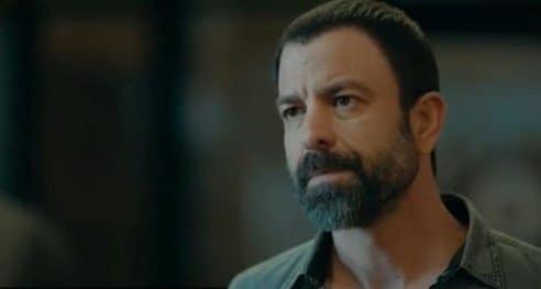 Çarpışma Seyfi (Barış Aksavaş) kimdir?