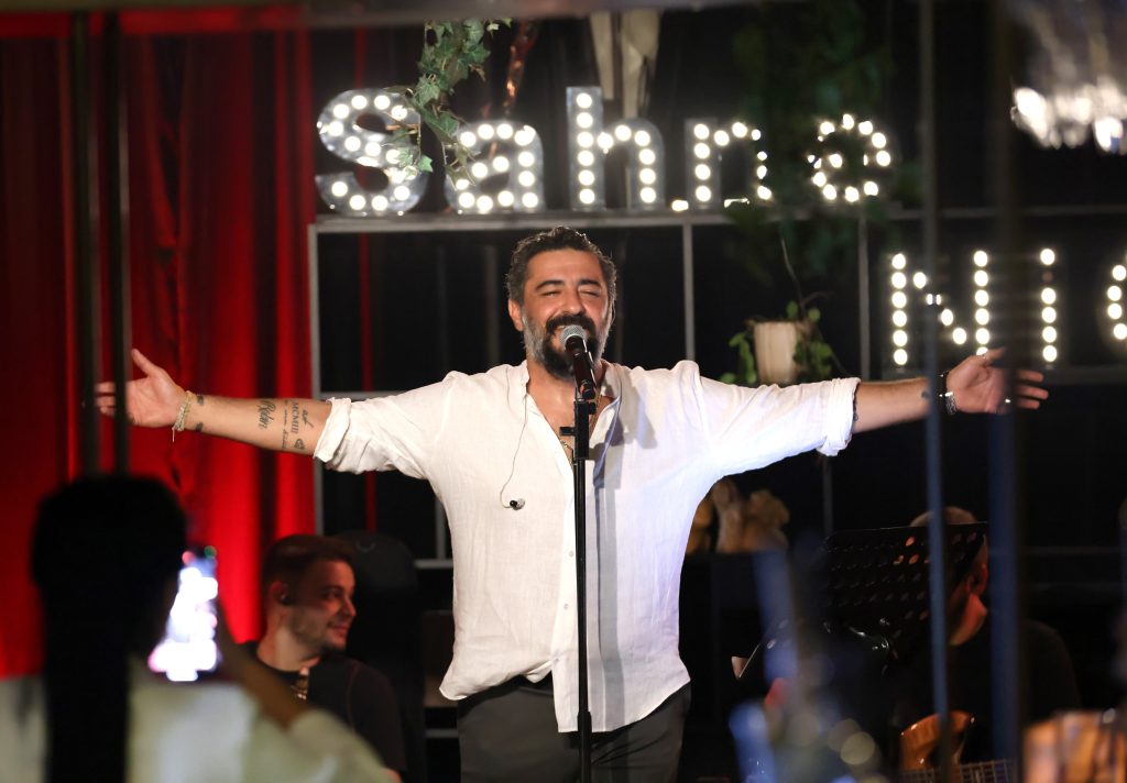 Celil Nalçakan "Elvedalı Eyvallahlı Şarkılar"ı ile sahnede!